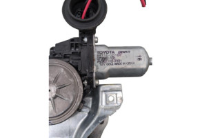 Leve vitre electrique avant droit TOYOTA AURIS 2 Photo n°1