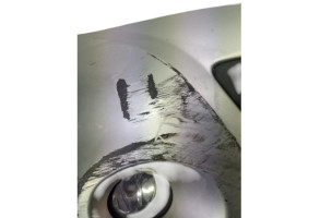 Pare choc avant RENAULT CLIO 3 Photo n°6 Pare choc avant RENAULT CLIO 3 Photo n°6