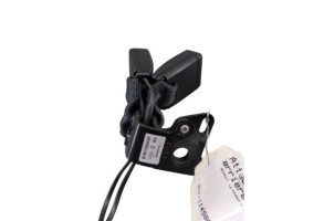 Attache ceinture arriere gauche RENAULT CLIO 4 Photo n°1