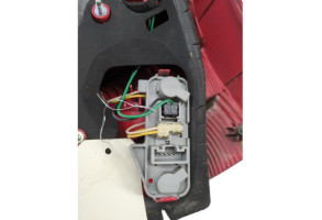 Feu arriere principal gauche (feux) TOYOTA YARIS 2 Photo n°2