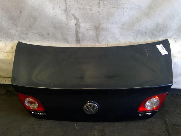 Malle/Hayon arriere VOLKSWAGEN PASSAT 5 Photo n°1