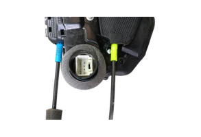 Serrure arriere gauche TOYOTA AVENSIS 3 Photo n°5