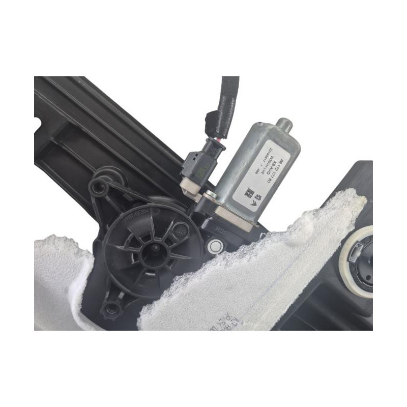 Leve vitre electrique avant gauche PEUGEOT RIFTER Photo n°1