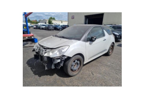 Feu arriere stop central DS DS3 Photo n°7