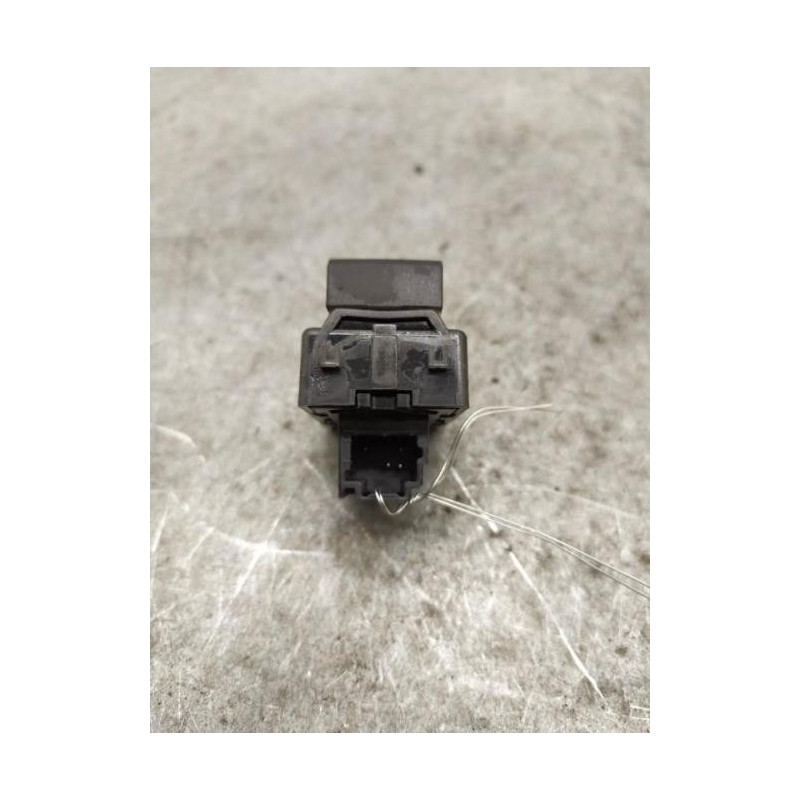 Interrupteur de leve vitre arriere gauche RENAULT CLIO 5 Photo n°1