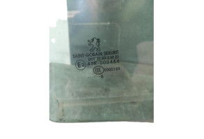 Vitre arriere gauche PEUGEOT 207 Photo n°2