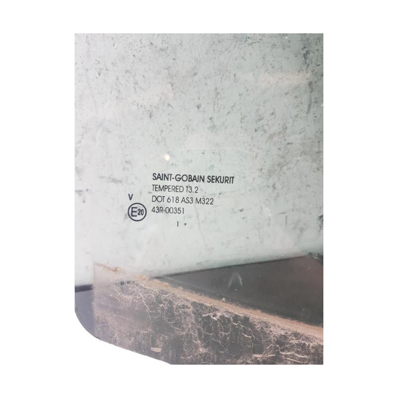 Vitre arriere droit KIA VENGA Photo n°1