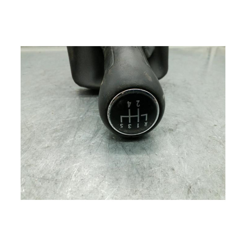 Pommeau de vitesses VOLKSWAGEN POLO 4 Photo n°1