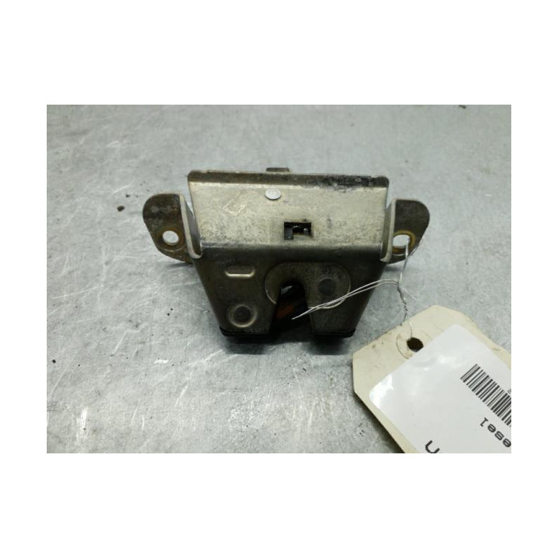 Serrure de hayon PEUGEOT 107 Photo n°1