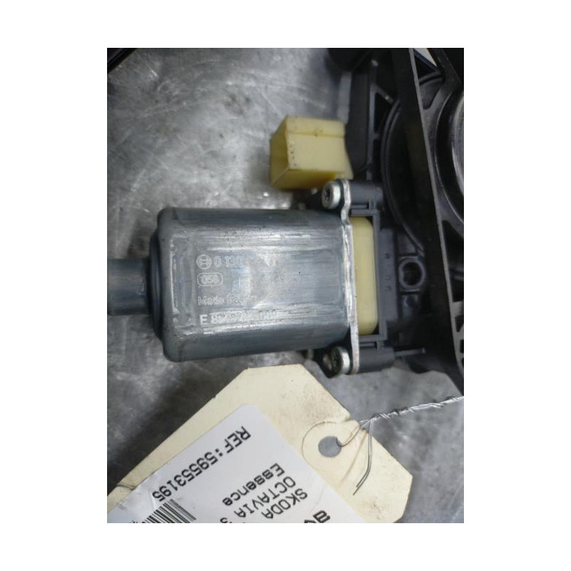 Leve vitre electrique avant gauche SKODA OCTAVIA 3 Photo n°1