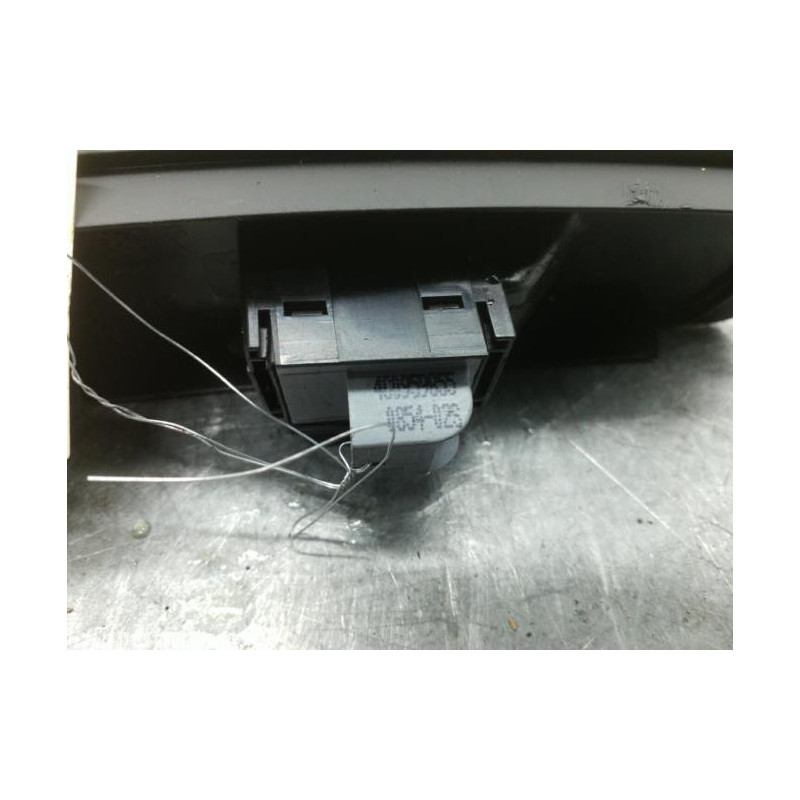 Interrupteur de leve vitre avant droit AUDI A1 1 Photo n°1