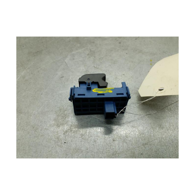 Interrupteur de leve vitre arriere gauche TOYOTA AVENSIS 3 Photo n°1