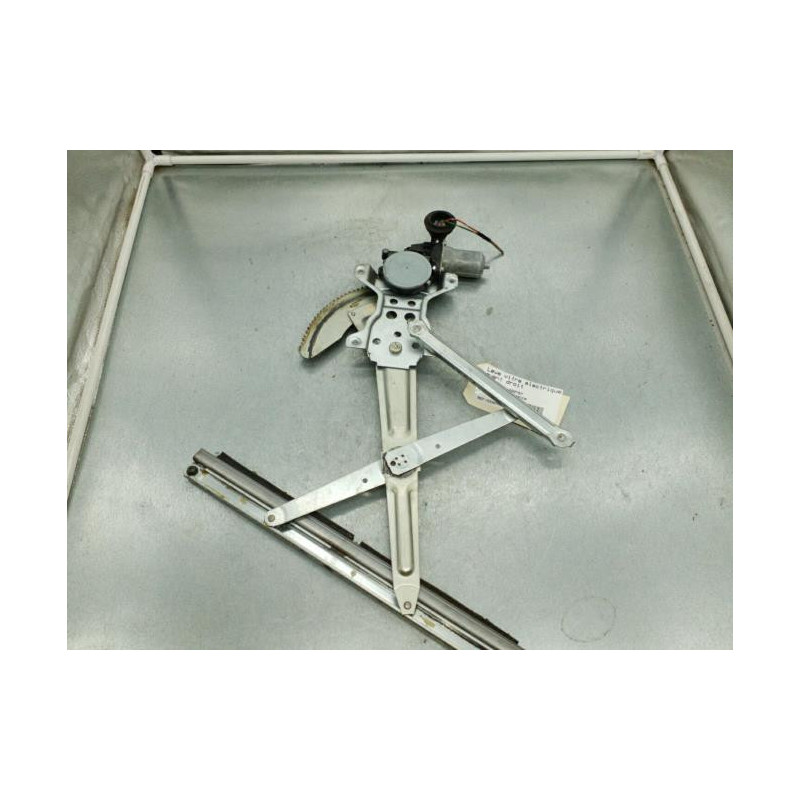 Leve vitre electrique avant droit SUZUKI SWIFT 3 Photo n°1