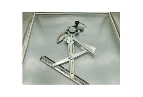 Leve vitre electrique avant droit SUZUKI SWIFT 3 Photo n°1