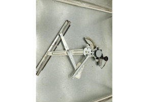 Leve vitre electrique avant droit SUZUKI SWIFT 3 Photo n°3