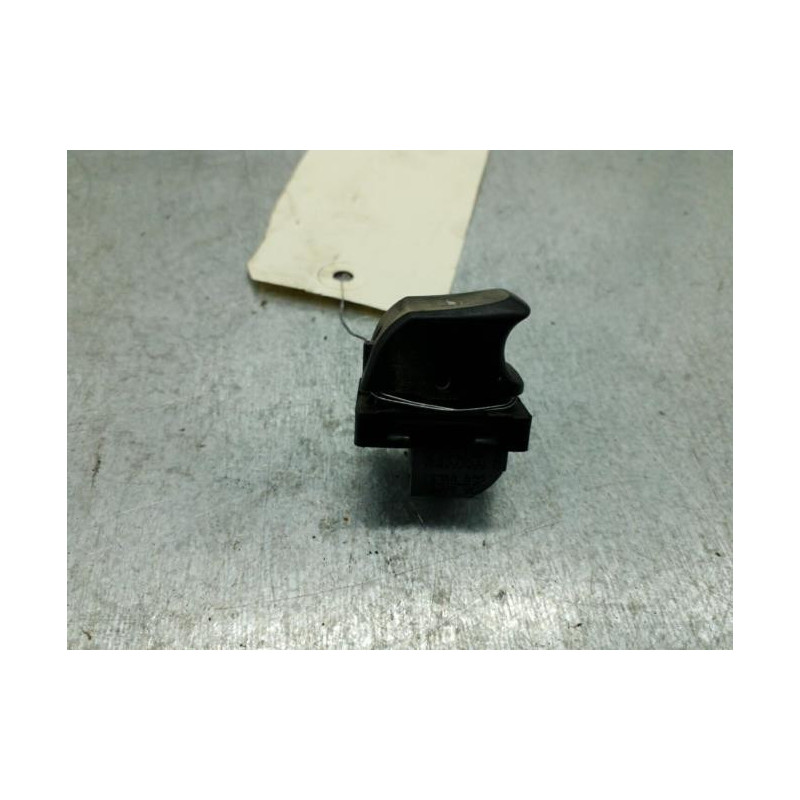 Interrupteur de leve vitre avant droit AUDI A4 3 Photo n°1