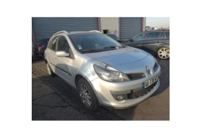 Feu arriere stop central RENAULT CLIO 3 Photo n°10