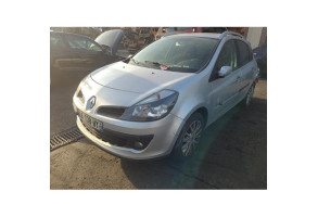 Feu arriere stop central RENAULT CLIO 3 Photo n°16