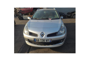 Feu arriere stop central RENAULT CLIO 3 Photo n°17