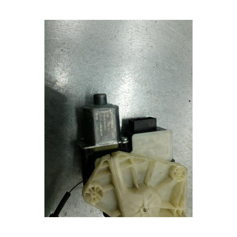 Leve vitre electrique arriere gauche SEAT LEON 3 Photo n°1