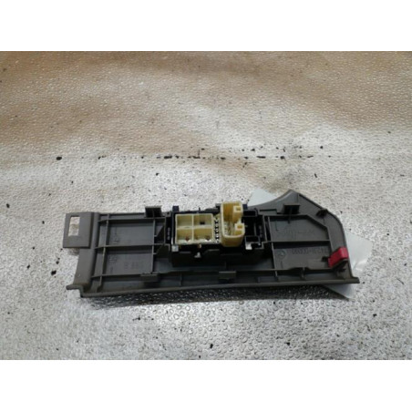 Interrupteur de leve vitre avant droit TOYOTA YARIS 2