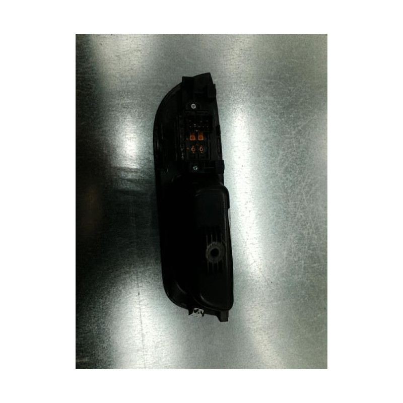 Interrupteur de leve vitre arriere gauche KIA SORENTO 2 Photo n°1