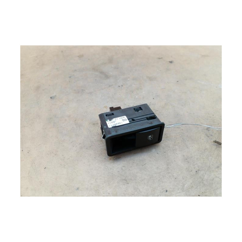 Interrupteur de leve vitre arriere gauche OPEL ZAFIRA B Photo n°1