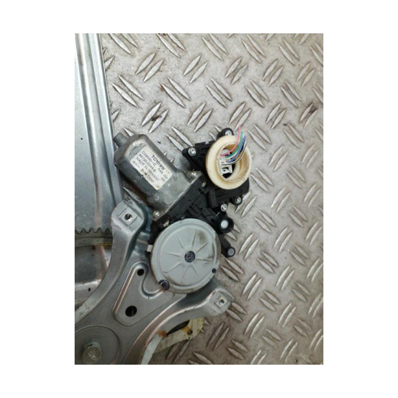 Leve vitre electrique arriere droit TOYOTA AURIS 2 Photo n°1