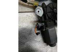 Leve vitre electrique avant gauche RENAULT TWINGO 2 Photo n°2