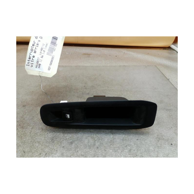 Interrupteur de leve vitre arriere gauche PEUGEOT 308 2 SW Photo n°1