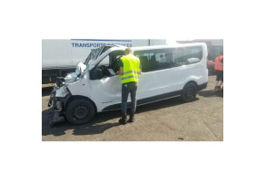 Moteur essuie glace arriere RENAULT TRAFIC 3 COURT Photo n°3