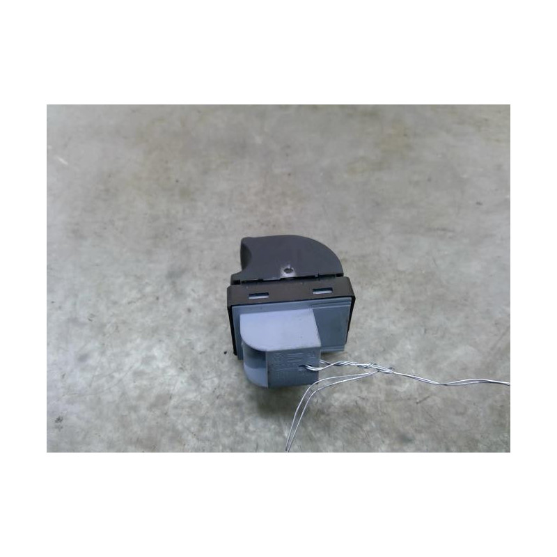 Interrupteur de leve vitre arriere gauche AUDI A3 2 Photo n°1