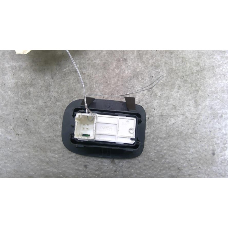 Interrupteur de leve vitre arriere droit PEUGEOT 208 1 Photo n°1