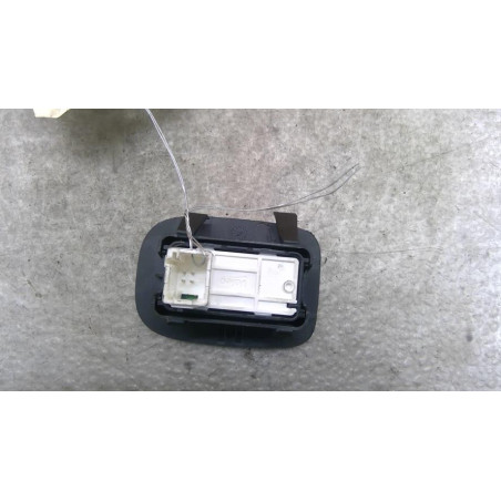 Interrupteur de leve vitre arriere droit PEUGEOT 208 1
