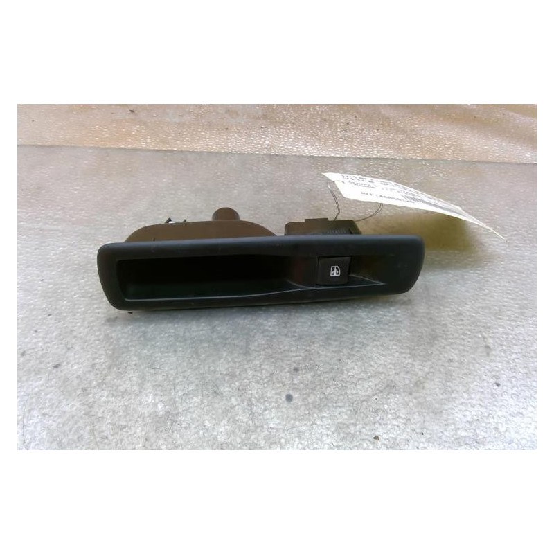 Interrupteur de leve vitre arriere gauche RENAULT MEGANE 3 Photo n°1