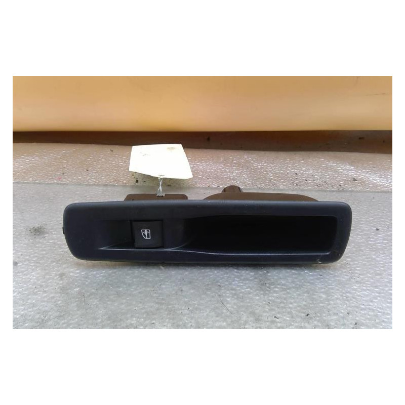 Interrupteur de leve vitre arriere droit RENAULT MEGANE 3 Photo n°1