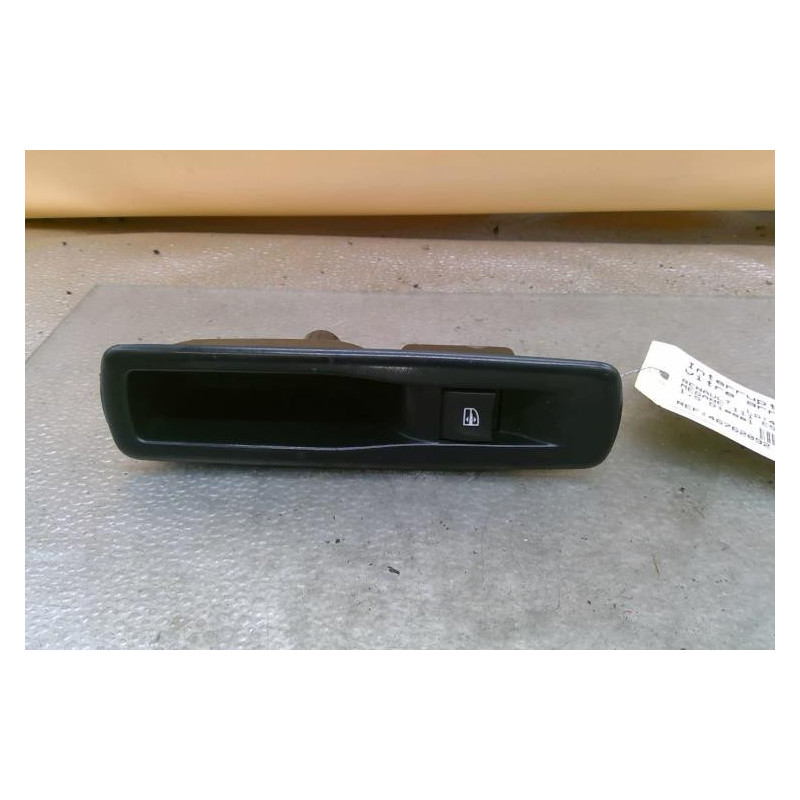 Interrupteur de leve vitre arriere droit RENAULT MEGANE 3 Photo n°1