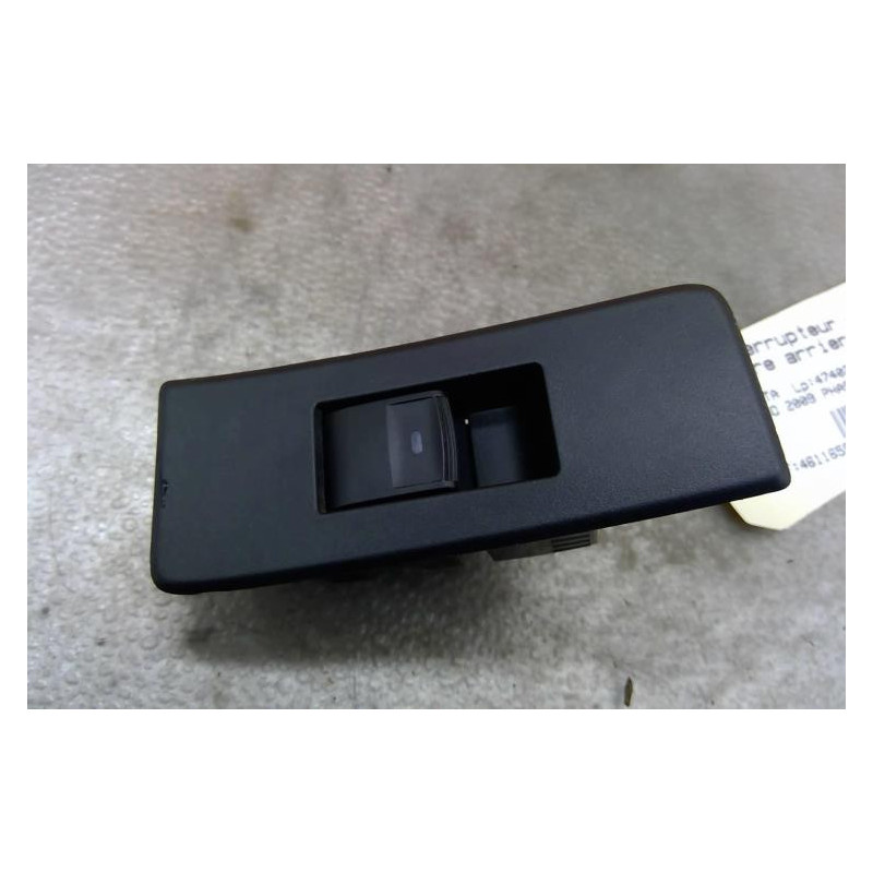 Interrupteur de leve vitre arriere gauche TOYOTA VERSO Photo n°1