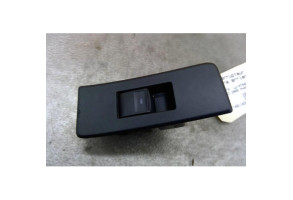 Interrupteur de leve vitre arriere gauche TOYOTA VERSO Photo n°1