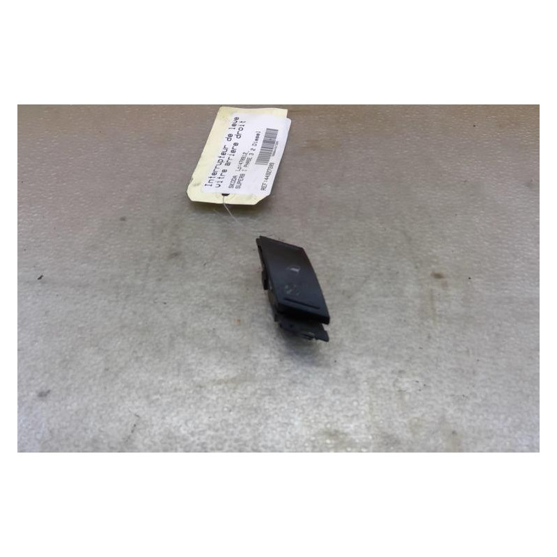 Interrupteur de leve vitre arriere droit SKODA SUPERB 1 Photo n°1