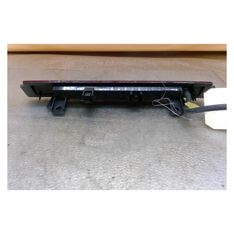 Feu arriere stop central RENAULT CLIO 4 Photo n°1