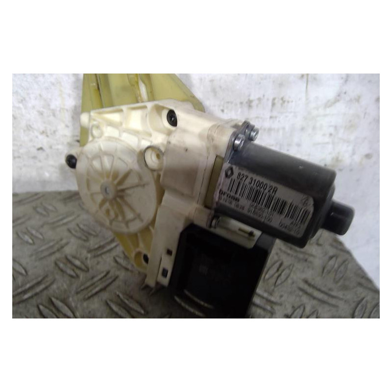 Leve vitre electrique arriere gauche RENAULT MEGANE 3 Photo n°1