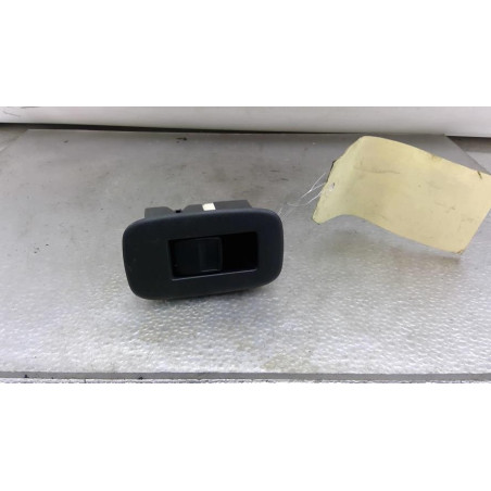Interrupteur de leve vitre arriere droit TOYOTA AURIS 1