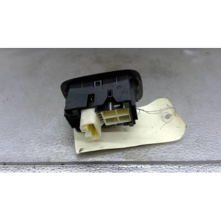 Interrupteur de leve vitre arriere gauche TOYOTA AURIS 1