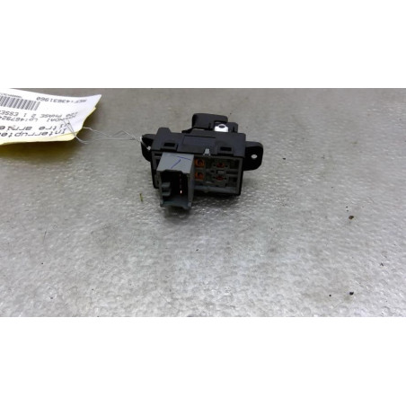 Interrupteur de leve vitre arriere droit HYUNDAI I 20 2