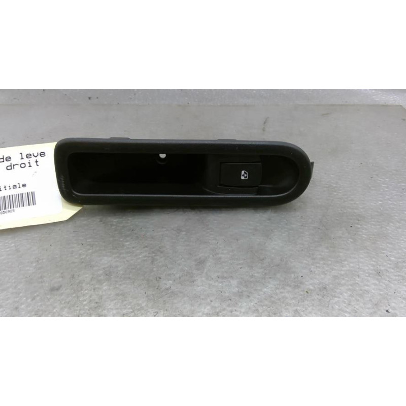 Interrupteur de leve vitre arriere droit RENAULT CLIO 3 Photo n°1