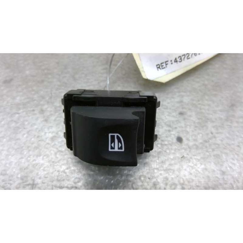 Interrupteur de leve vitre arriere gauche RENAULT MEGANE 3 Photo n°1