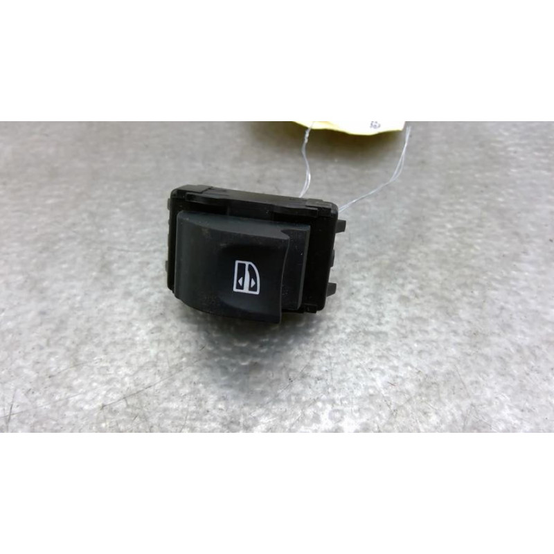 Interrupteur de leve vitre avant droit RENAULT MEGANE 3 Photo n°1