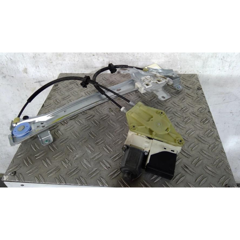 Leve vitre electrique arriere gauche RENAULT MEGANE 3 Photo n°1