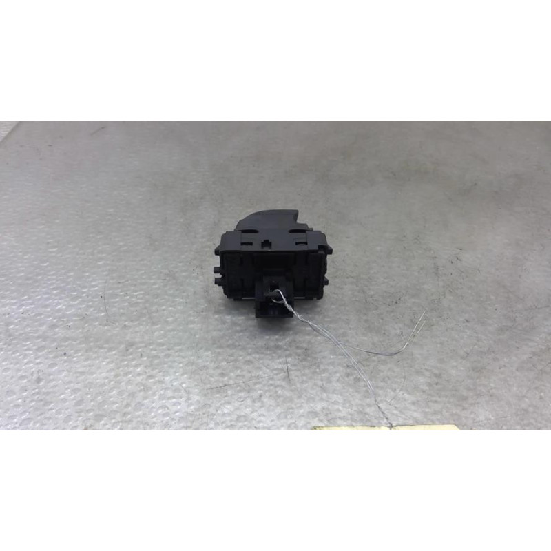 Interrupteur de leve vitre avant droit RENAULT LATITUDE Photo n°1